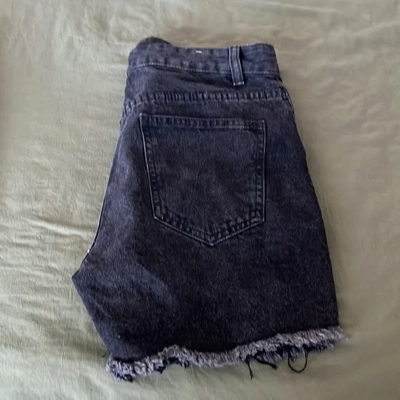 High Rise Ripped shorts - Picture 5 of 8